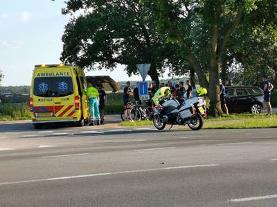 Wielrenner gewond na botsing met auto in Ede