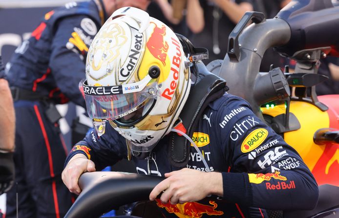 Red Bull's Dutch driver Max Verstappen leaves the car during the Bahrain Formula One Grand Prix at the Bahrain International Circuit in the city of Sakhir on March 20, 2022. (Photo by Giuseppe CACACE / POOL / AFP)