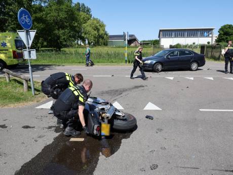 Twee gewonden bij aanrijding op Aziëweg in Zoetermeer
