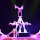 Circus bouwt menselijke piramide op 85 meter hoogte in Nieuw-West