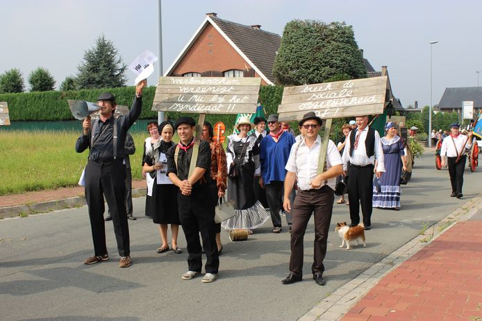 De Folklorefeesten zijn terug van weggeweest. Hierboven een sfeerbeeldje van de optocht uit de oude doos.