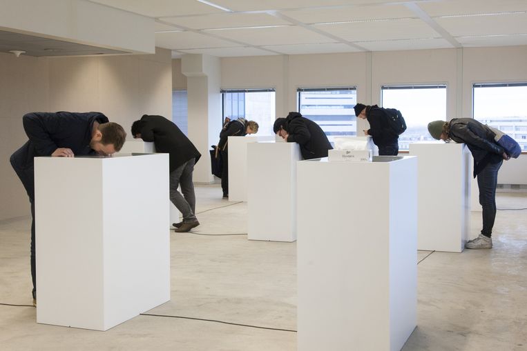 Ook op IFFR: Spaces within, installaties in een leegstaand kantoorgebouw aan Hofplein 20, met werk van Peter Liechti (Zwitserland), Apichatpong Weerasethakul (Thailand), Fiona Tan (Nederland) en Kris Verdonck (België). Gratis te bezoeken. Beeld Adriaan van der Ploeg