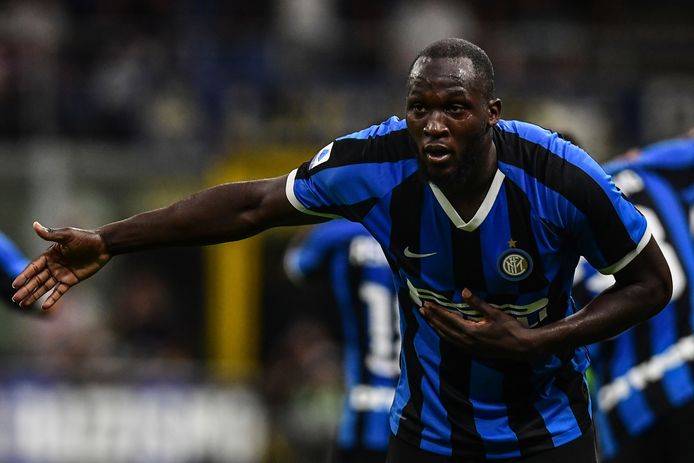 Romelu Lukaku stelt zich direct als doelpuntenmaker voor aan het Inter-publiek.