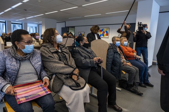 Cinq femmes, nées au Congo entre 1946 et 1950, avaient déposé plainte contre l'État belge pour crime contre l'humanité (ici devant le tribunal civil en octobre 2021).