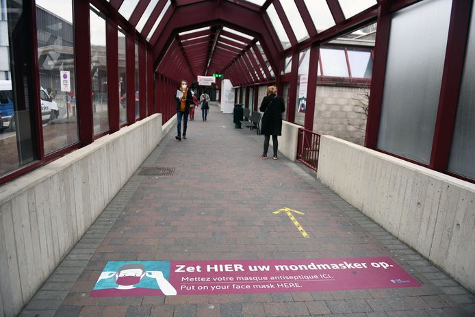 In UZ Leuven bereikte het aantal coronapatiënten op 19 april een piek en daarna werd de daling ingezet.