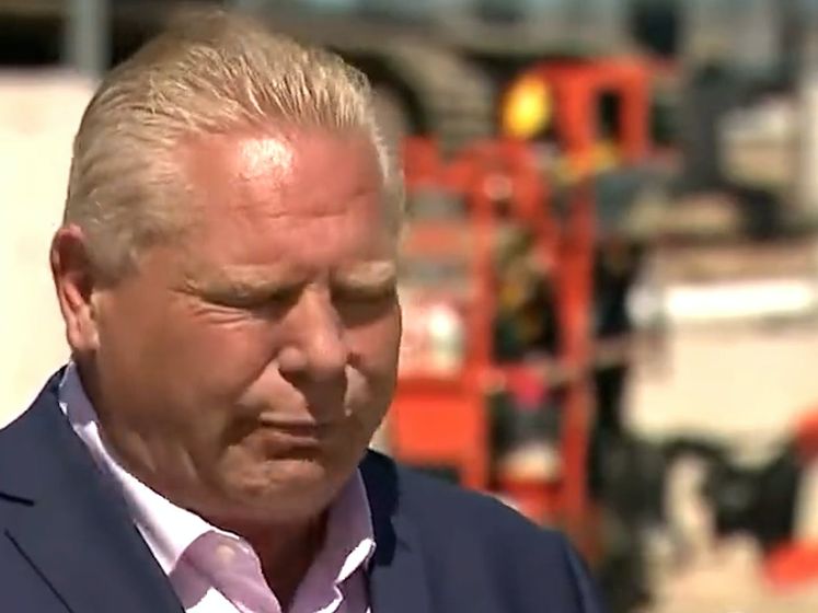 Canadese politicus slikt bij in tijdens live-uitzending