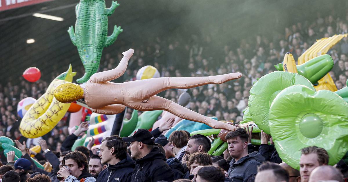 Ziekte aankomst Habubu Feyenoord-publiek vermaakt zich met opblaasvoorwerpen op de tribune |  Nederlands voetbal | AD.nl