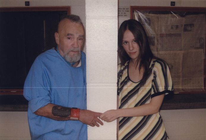Charles Manson met verloofde Afton Elaine Burton.