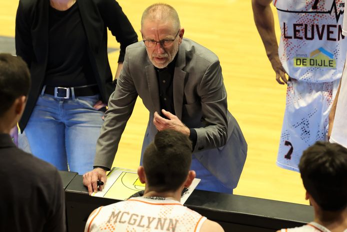 Coach Eddy Casteels stelt dat Leuven Bears nu op zoek moet gaan naar een constante.