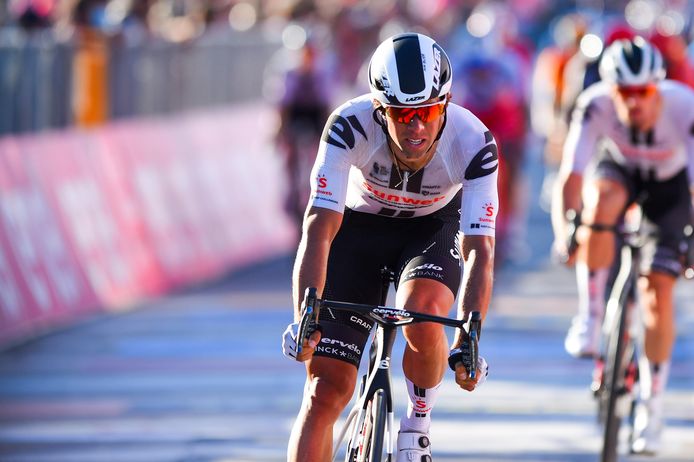 Michael Matthews moest de Giro verlaten na een positieve coronatest, maar testte later negatief.