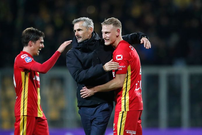 Kees van Wonderen met zijn doelpuntenmakers Inigo Cordoba en Joris Kramer