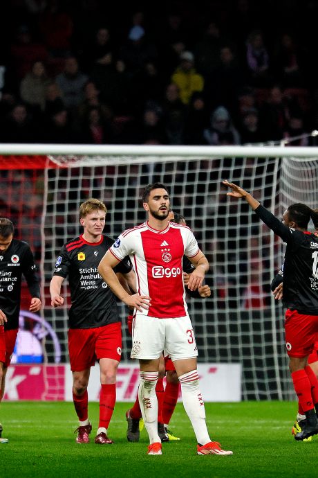 Ajax ontsnapt na rood Steven Bergwijn op valreep aan beschamende thuisnederlaag tegen Excelsior