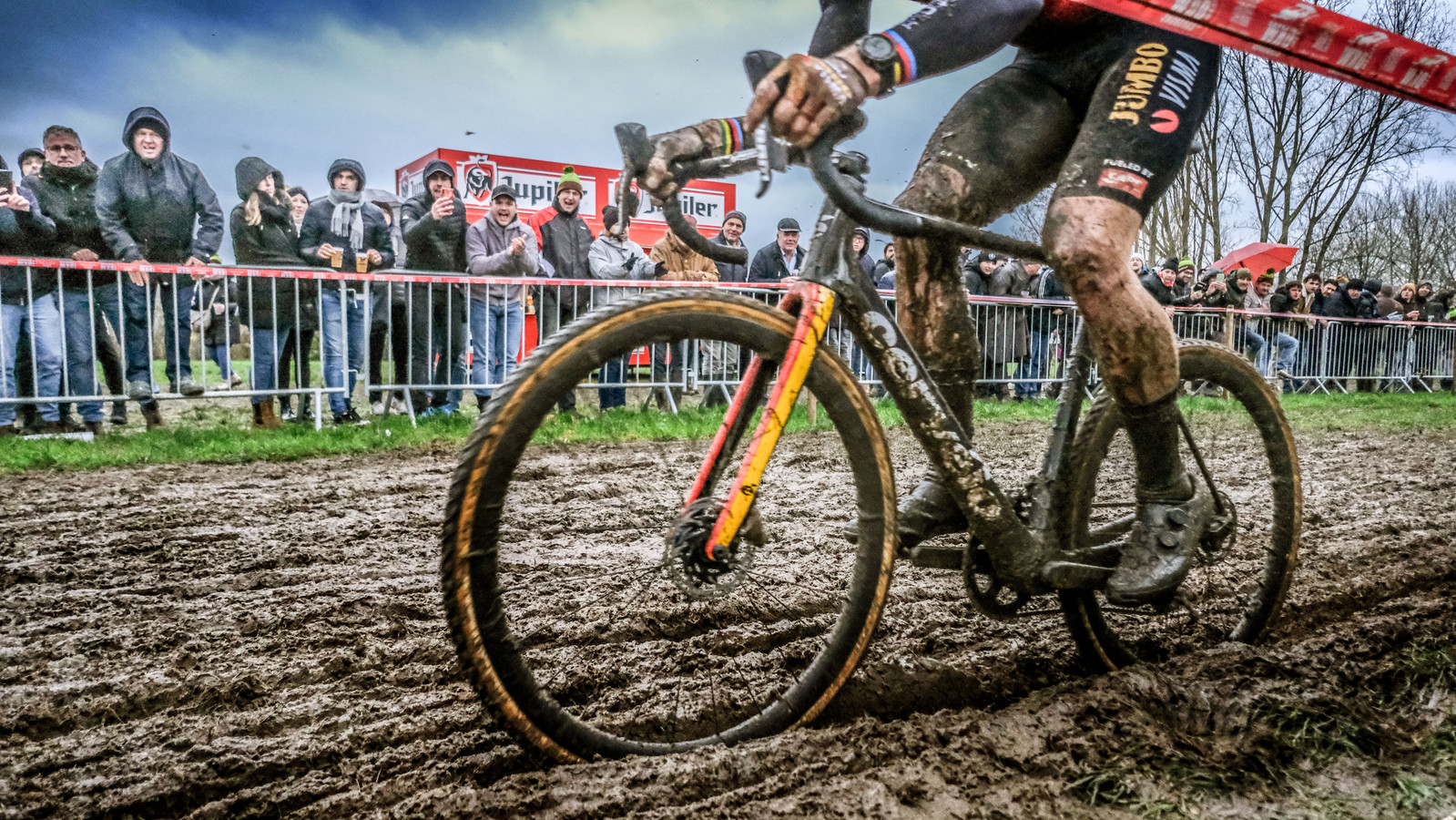 Cyclocross in Gullegem opnieuw een feest “De modder hoort er nu