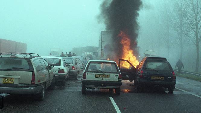 De dag van die kettingbotsing met honderd auto’s, 25 jaar geleden: ‘Ze staart mij achter verbrijzeld glas aan’