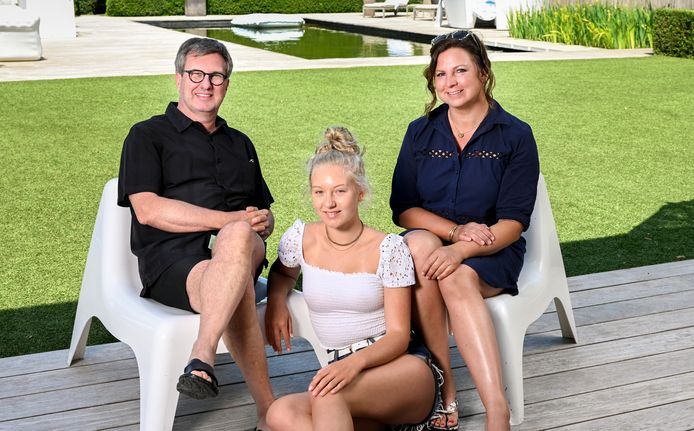 Anna, dochter van Jan Verheyen, schrijft eigen tienerfilm: “Ze wil de ...