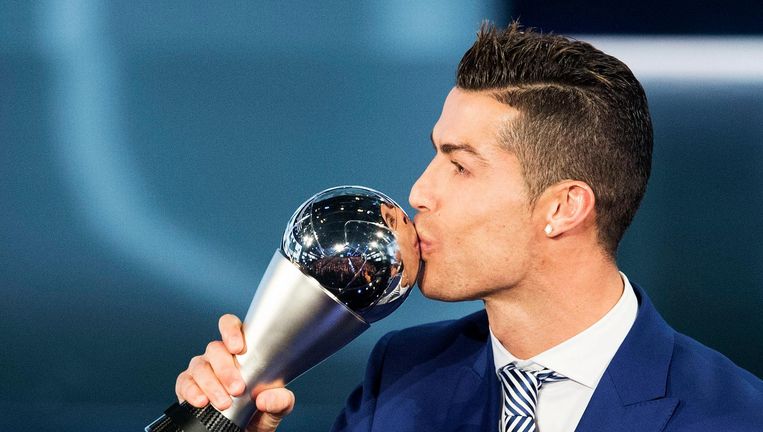 Ronaldo bij de prijsuitreiking. Beeld AP