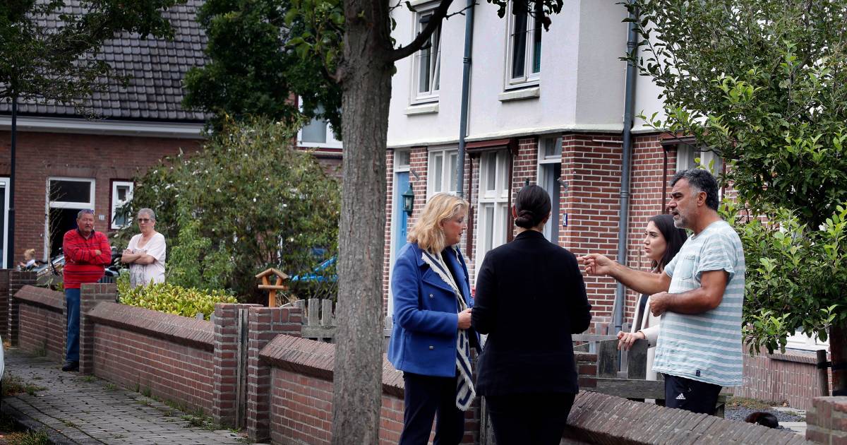 Burgemeester praat met buurtgenoten over tragische dood van Ingrid: 'Overal verdriet en de vraag waa