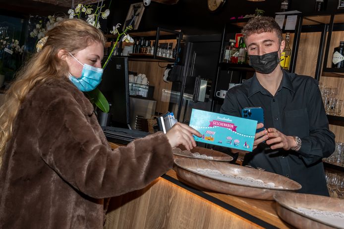 Met een QR-code kan men de bon eenvoudig ontwaarden en moet men niet het hele bedrag spenderen bij één handelaar.