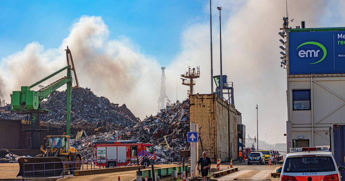 Stankoverlast door brand op zeeschip in Botlekgebied.
