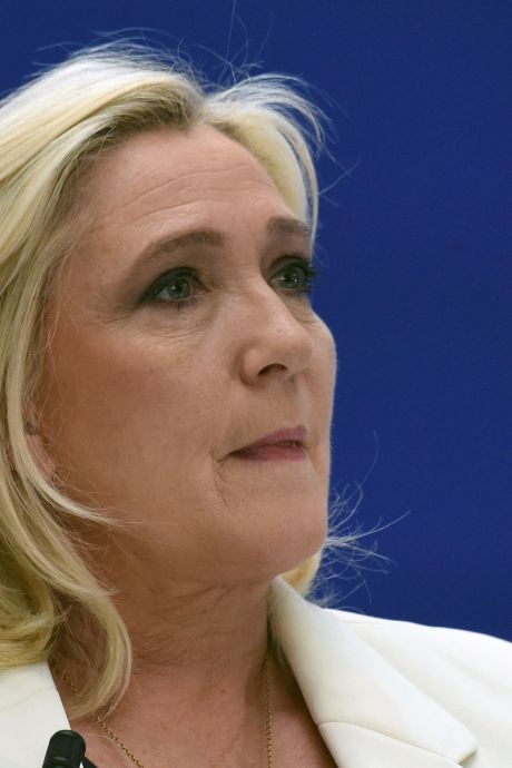 Marine Le Pen, désespérée, lance un appel aux maires de France: “J’ai besoin de vous”