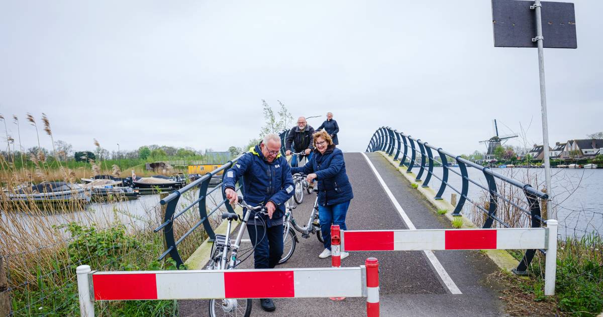 Hij was slechts een paar dagen open, sindsdien verdeelt loeisteile brug Vreeland in twee kampen