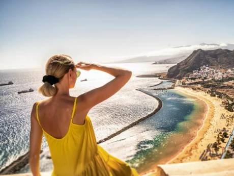 Une chômeuse “oublie” de déclarer qu'elle était en vacances à Tenerife depuis 5 ans: elle devra rembourser 33.500 euros 