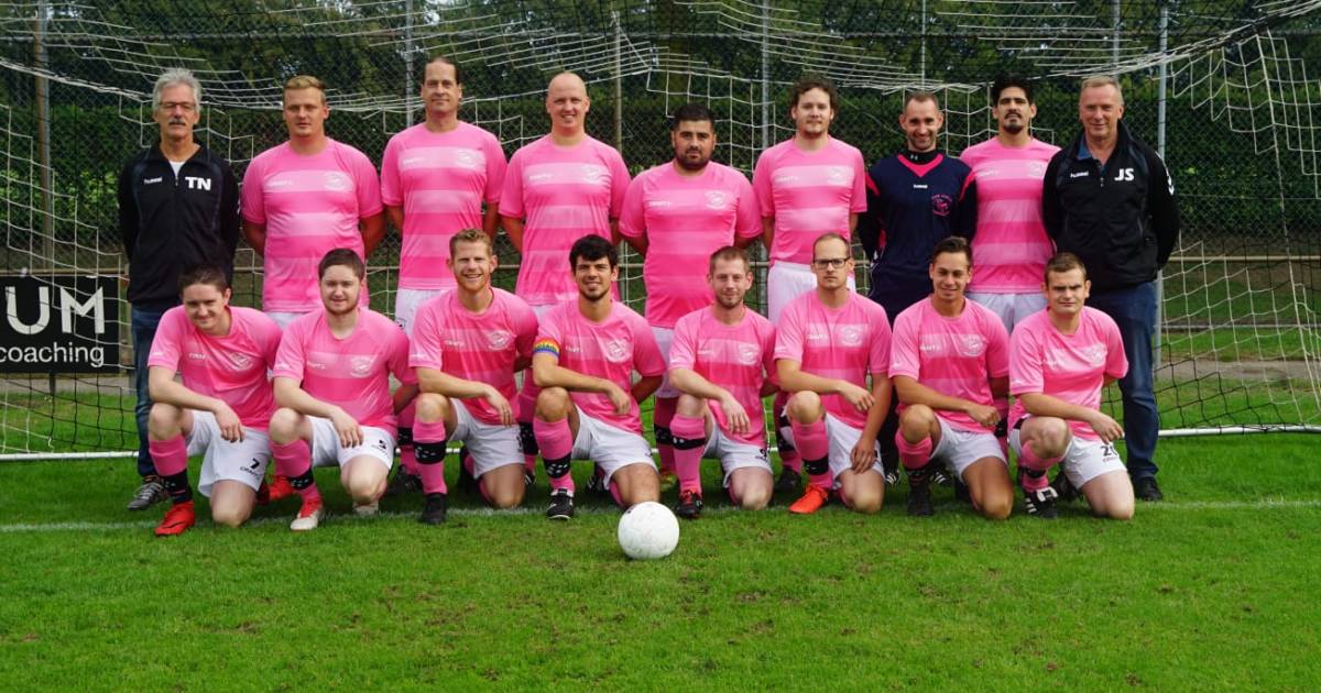 Amateurteam VVZA in tenue voor meer homoacceptatie | | AD.nl
