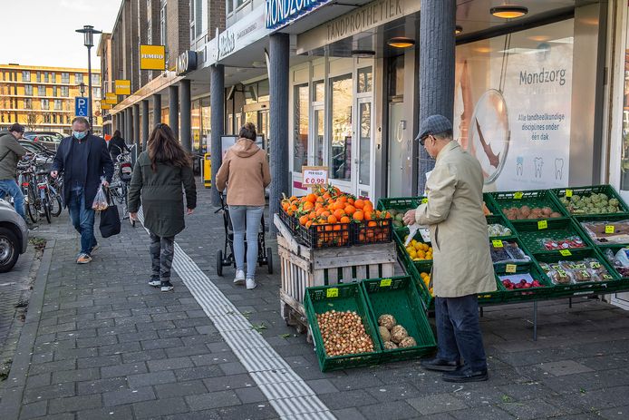 De wijk Doornbos is een gezellige multi-culturele wijk met een levendige winkelstrip aan de Baliëndijk.