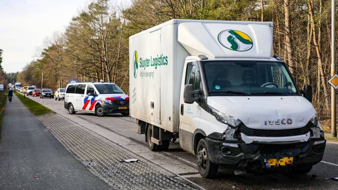 Twee gewonden bij kop-staartbotsing tussen Beekbergen en Loenen: verkeer staat muurvast