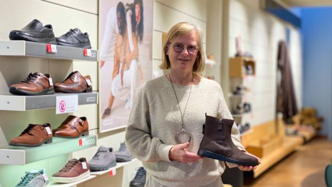 Kathleen (57) sluit schoenenwinkel na 35 jaar: “De concurrentie van het internet is moordend”