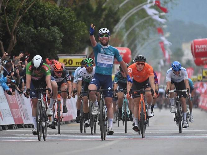 Mark Cavendish blijft ondanks massale valpartij winnen in Ronde van Turkije