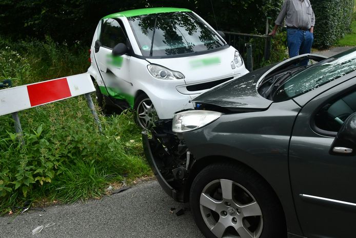 Bij de aanrijding waren twee auto's betrokken. Beiden zijn afgesleept door een bergingsbedrijf.
