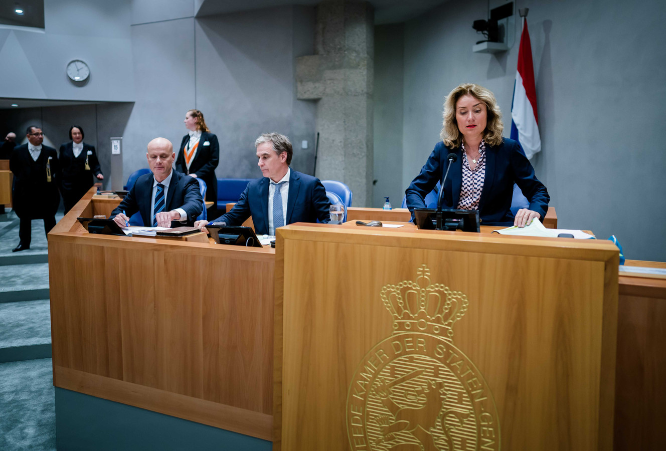 Kamervoorzitter Vera Bergkamp tijdens het wekelijkse vragenuur in de Tweede Kamer.