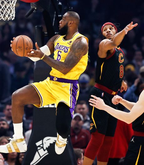 LeBron James neemt LA Lakers bij de hand tegen oude club Cleveland Cavaliers