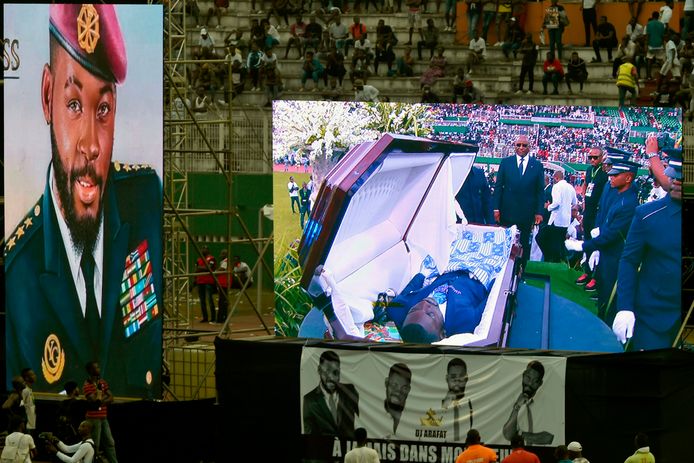 De Ivoriaanse defensieminister woonde de muzikale herdenking van DJ Arafat bij.