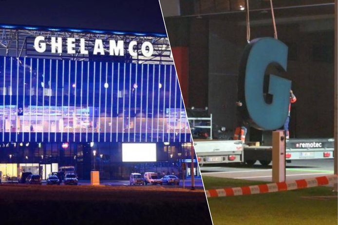 Links. Zo was het: 'Ghelamco Arena' in grote witte letters op het stadion van AA Gent.
Rechts. De letters werden deze ochtend verwijderd van het stadion.