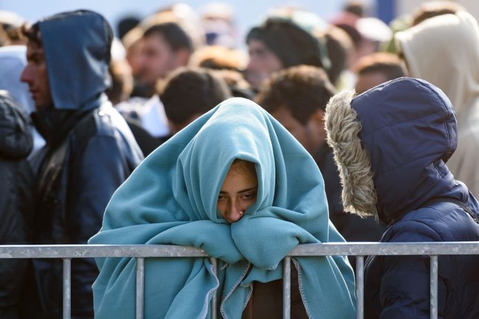 Archieffoto. Vluchtelingen staan te wachten om de grens tussen Slovenië en Oostenrijk over te steken.