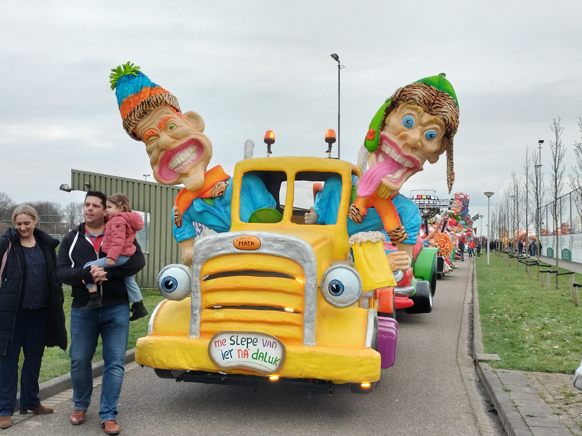 Het Weer In Dinteloord Wagentjes kijken: feest in Dinteloord, Bergen op Zoom afgelast vanwege