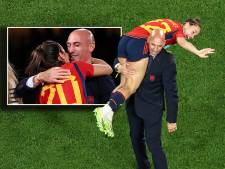 ‘Voorzitter Spaanse voetbalbond stapt op na storm van kritiek over kus na WK-finale’