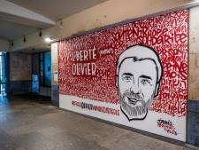 Une fresque en soutien à Olivier Vandecasteele à l'entrée de l'Hôtel de Ville de Namur
