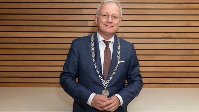 Beëdiging burgemeester Gerritsen in Almelo uitgesteld; CdK Heidema heeft corona
