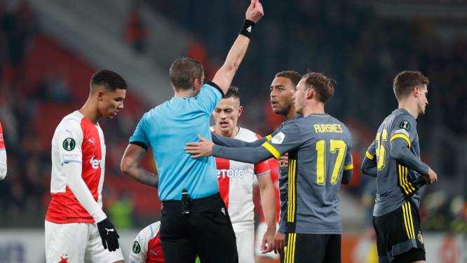 Supersub Dessers kopt tien Feyenoorders in blessuretijd naar overwintering én groepswinst
