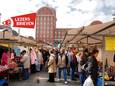 De Dordtse weekmarkt zorgt op vrijdag en zaterdag voor een levendige Sarisgang en Statenplein. Maar verplaatsen naar de Grote Markt is volgens velen een utopie.