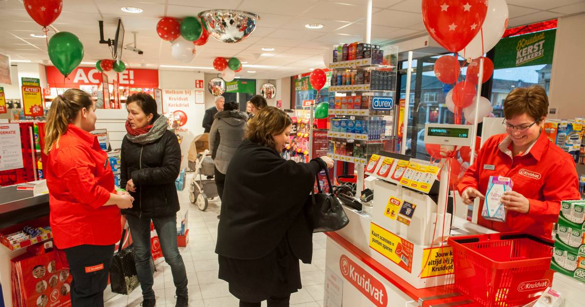 Discipline kwaad maak je geïrriteerd Kruidvat stopt helemaal met verkoop van sigaretten | Binnenland | AD.nl