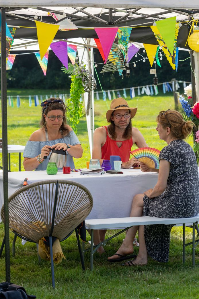 Ouders van jongeren op de camping.