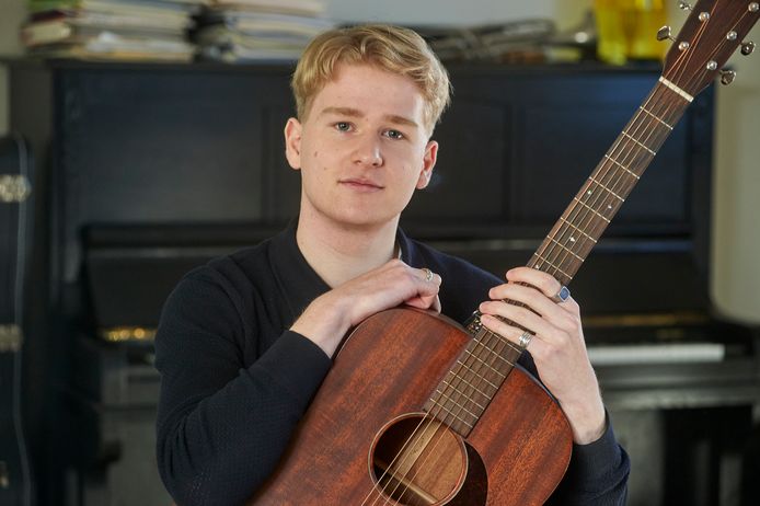 Zanger en muzikant Willem Bennenbroek uit Veghel brengt zijn eerste EP uit.