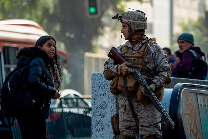 Chileense soldaten in de straten van Santiago.