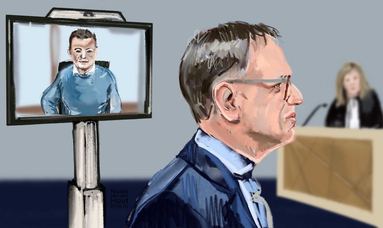Rechtbanktekening met Wouter R. op een scherm naast burgemeester Christiaan van der Kamp van Bodegraven-Reeuwijk. De tekening werd gemaakt tijdens een eerdere zitting. Beeld Nicole van den Hout