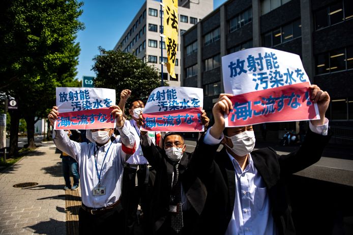 Een protest tegen het voornemen van de Japanse regering om radioactief afvalwater in zee te lozen.