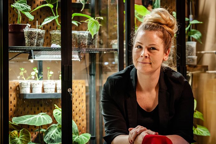 Dorien Visser voert strijd tegen het etnisch profileren van haar zoon. De puber zelf wil niet op de foto.